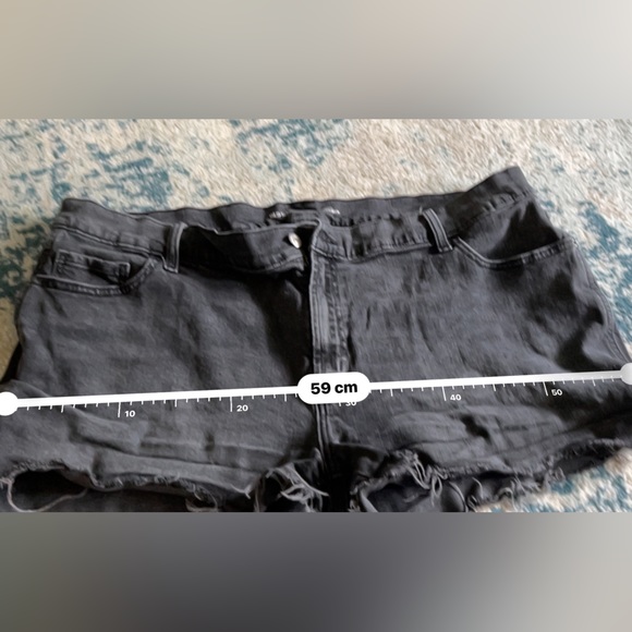 Old navy grey Mid rise Boyfriend jean shorts - Picture 4 of 6